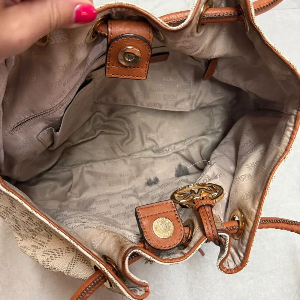 Michael Kors East West Ring Tote Vanilla Drawstring Tassel Shoulder Bag Travel